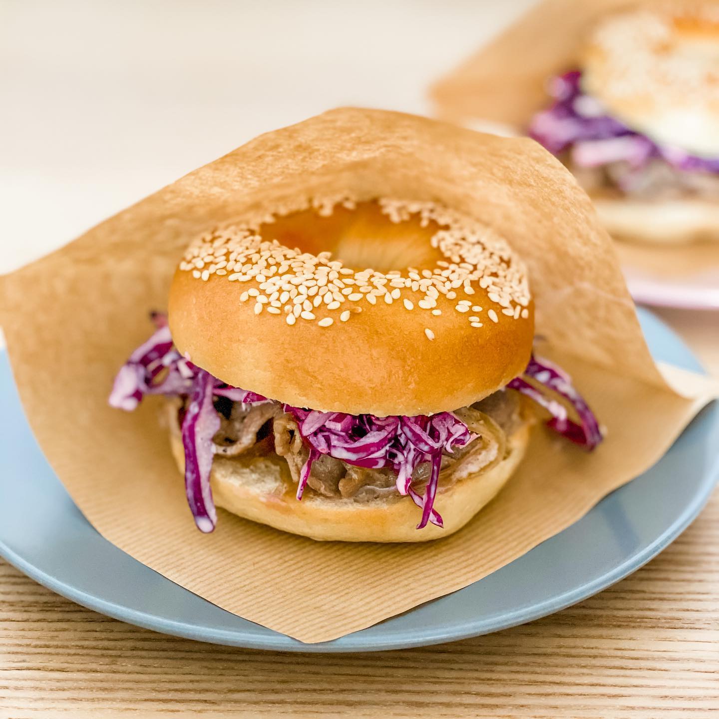 紫椰菜絲洋蔥豬肉片bagel 🥯 - step 2