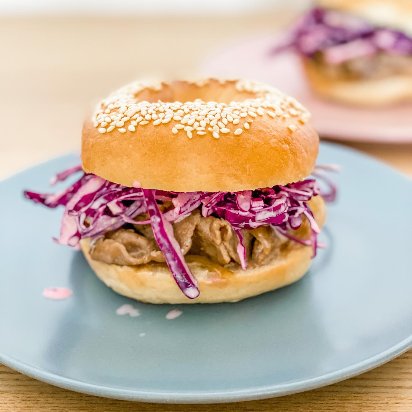 紫椰菜絲洋蔥豬肉片bagel 🥯