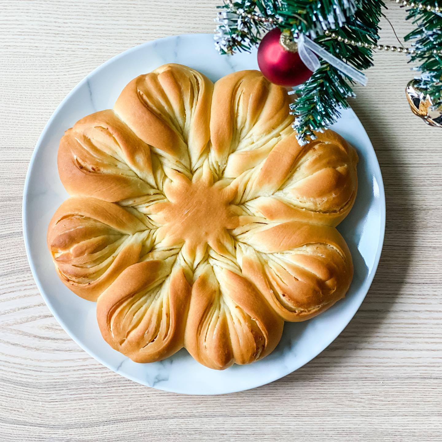 聖誕限定蒜茸牛油雪花包