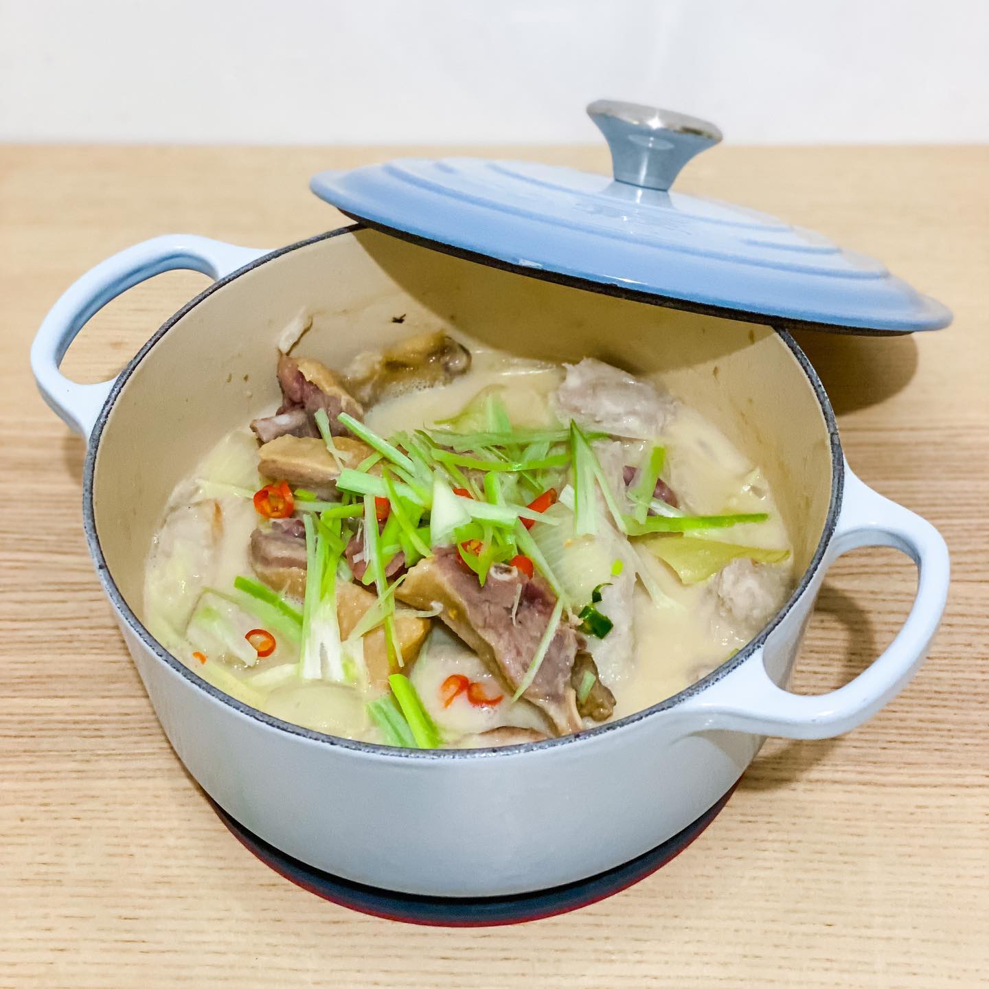 椰汁芋頭臘鴨煲