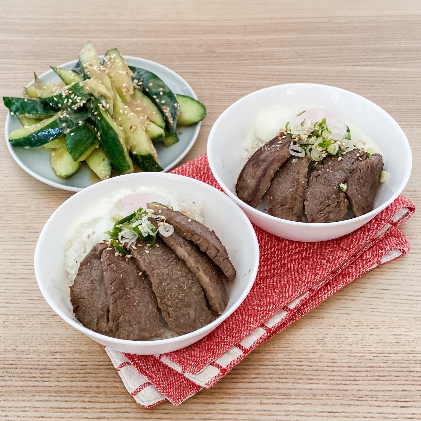 溫泉蛋燒肉丼&味噌涼拌青瓜 - step 1