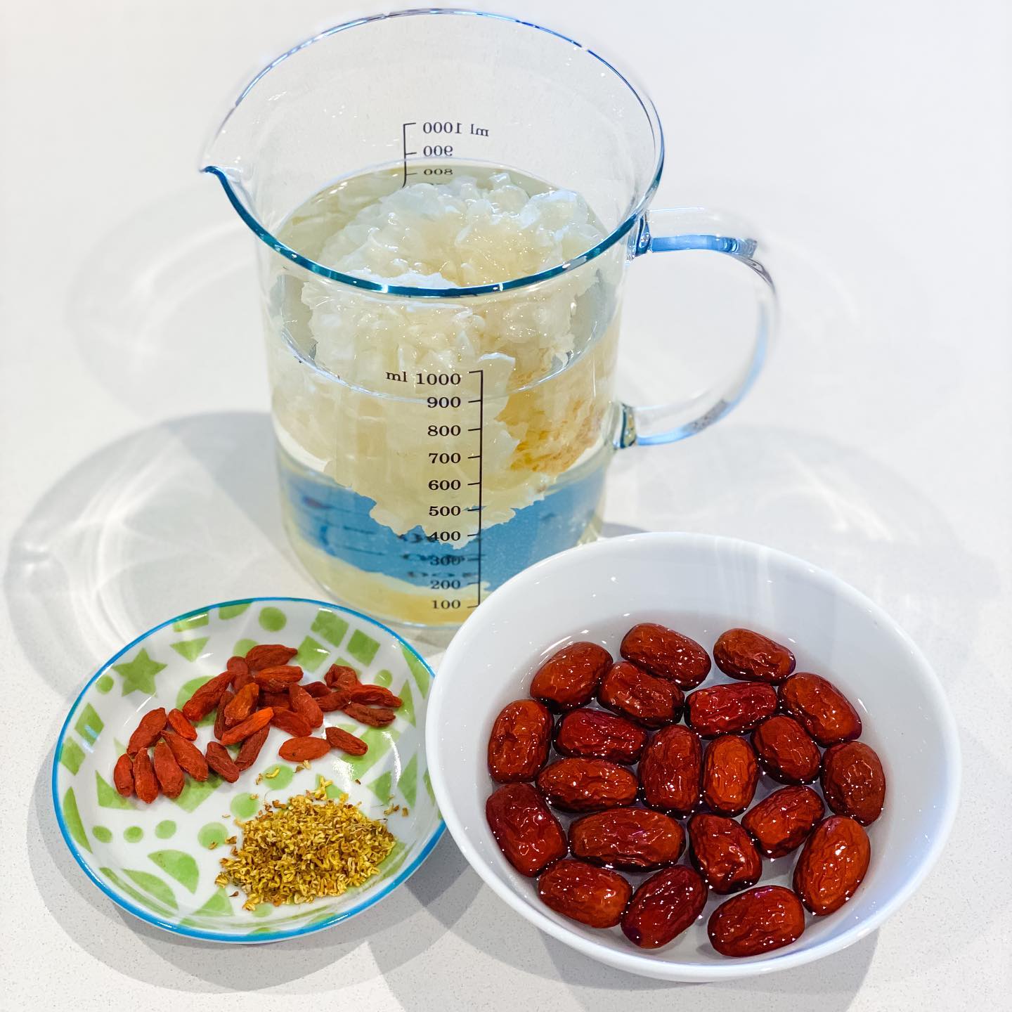 桂花紅棗杞子雪耳糖水 (電飯煲版) - step 1