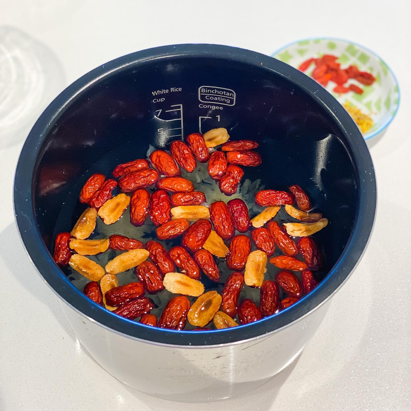 桂花紅棗杞子雪耳糖水 (電飯煲版) - step 2