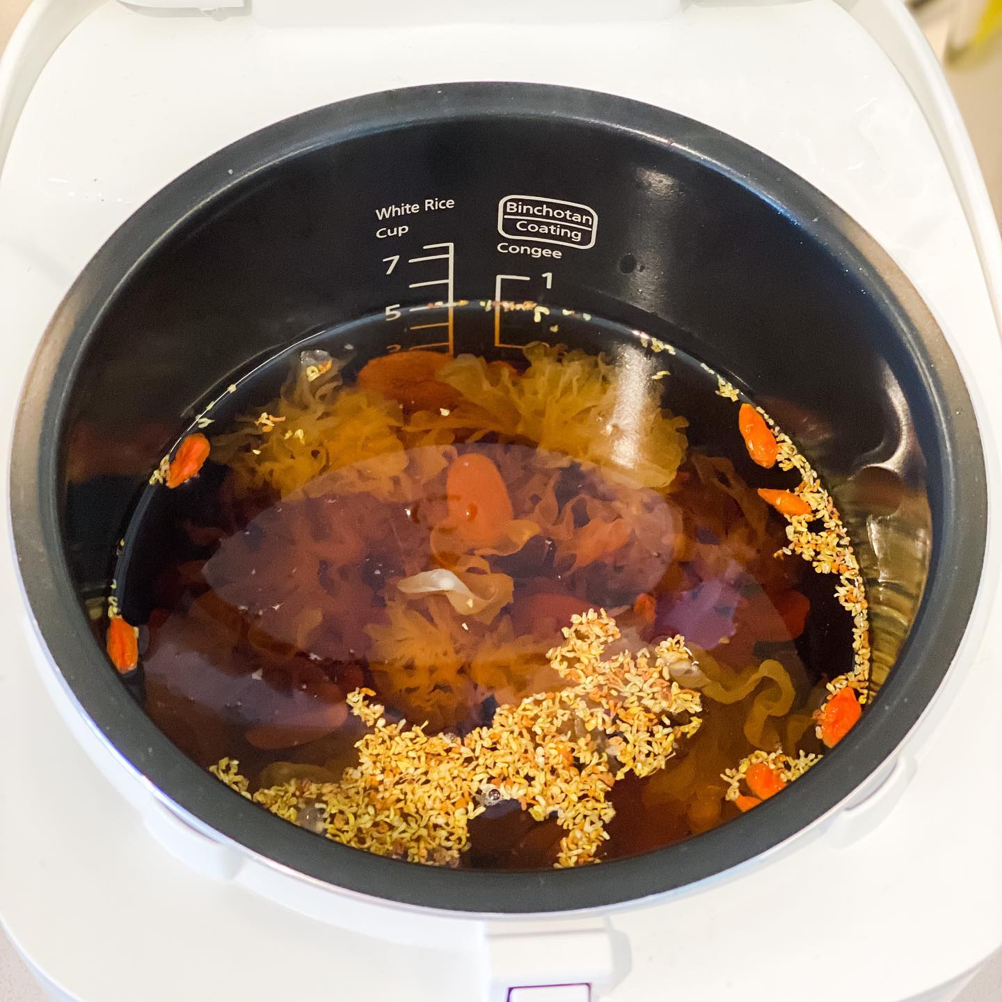 桂花紅棗杞子雪耳糖水 (電飯煲版) - step 3