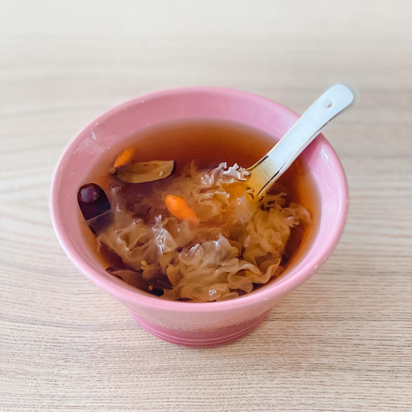 桂花紅棗杞子雪耳糖水 (電飯煲版)