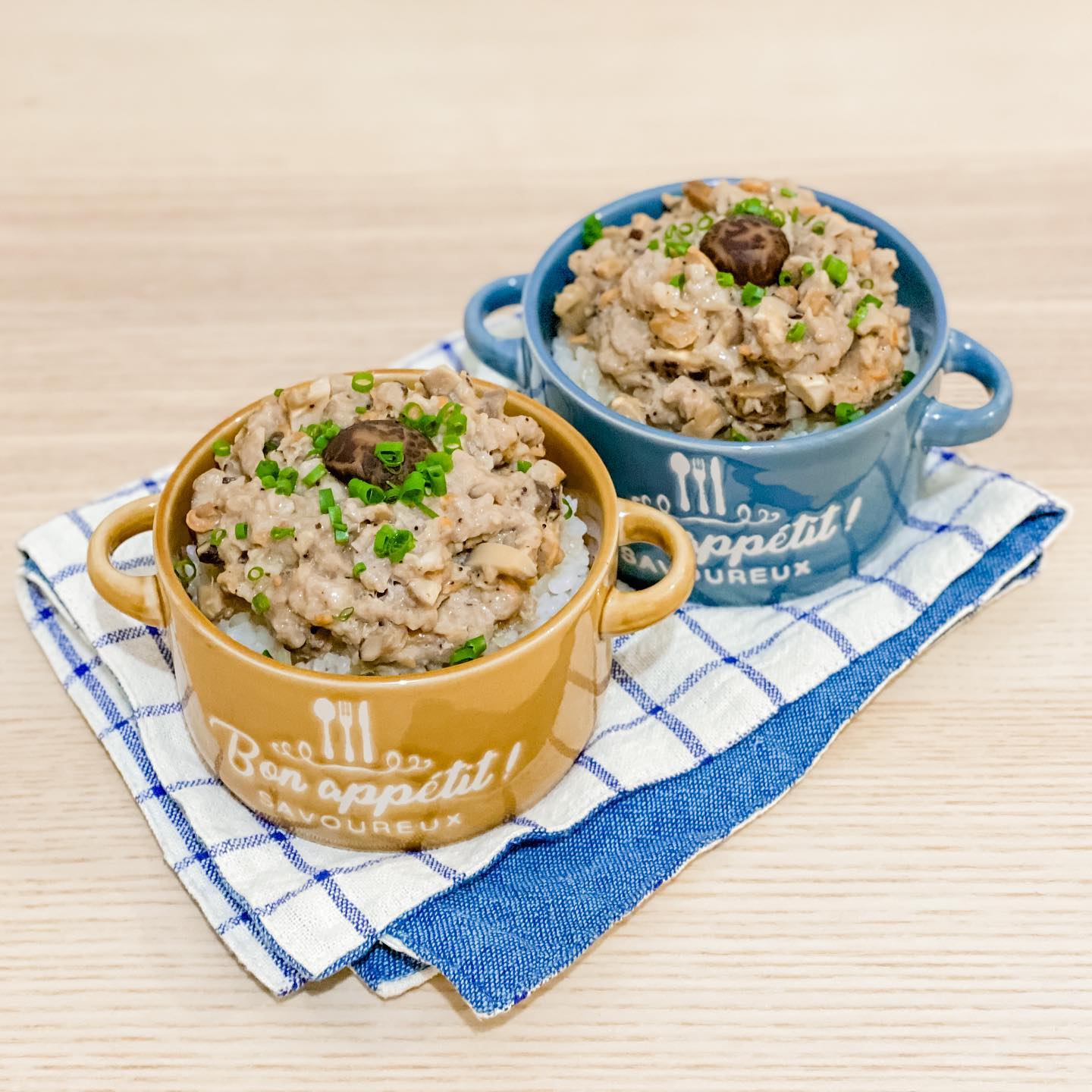 手剁櫻花蝦冬菇肉餅蒸飯