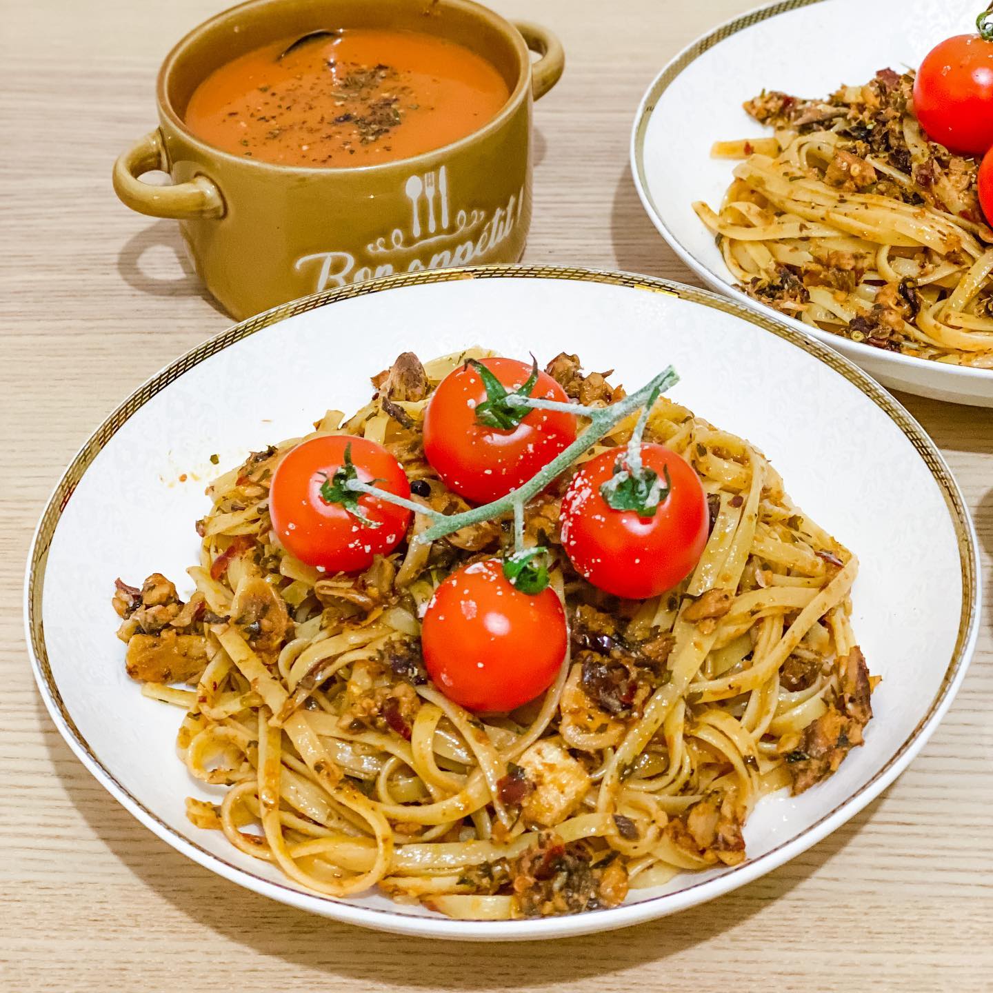 香辣欖油蒜片沙甸魚炒扁意粉 - step 1