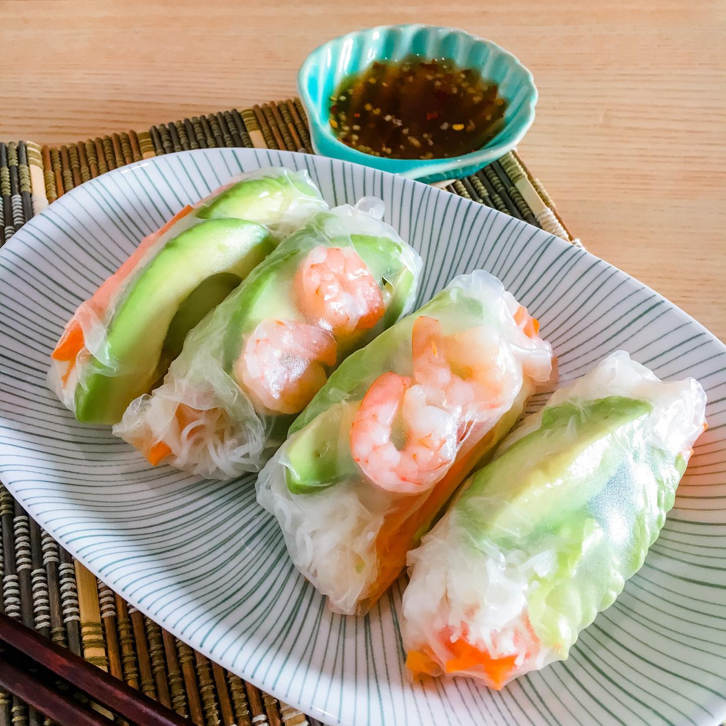 越式牛油果蝦仁米紙卷 - step 1