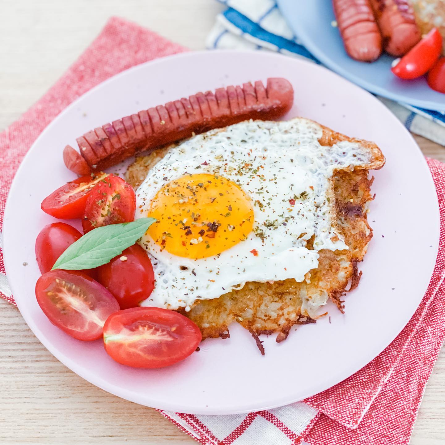 週末早午餐 — 瑞士薯餅Rösti、太陽蛋、廚師腸、車厘茄和馬來西亞白咖啡 - step 1